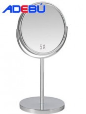 ¡Refleja tu estilo con elegancia con el Espejo de Pie Cromado X5! Su diseño y aumento de 5 veces te dan una imagen impecable.